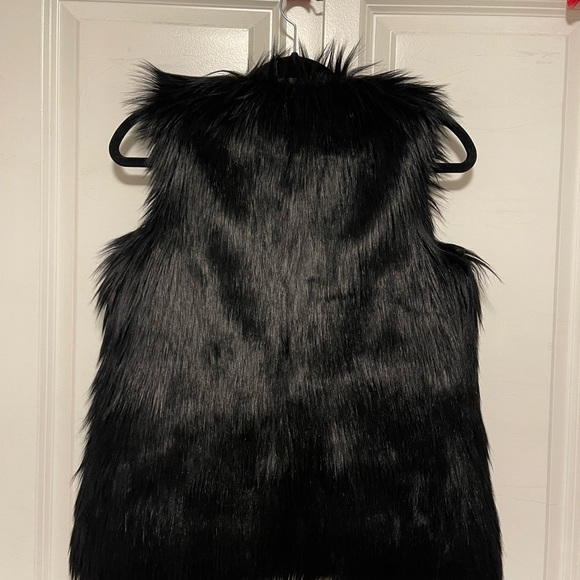 Abercrombie & Fitch Black Faux Fur Vest - Picture 2 of 3